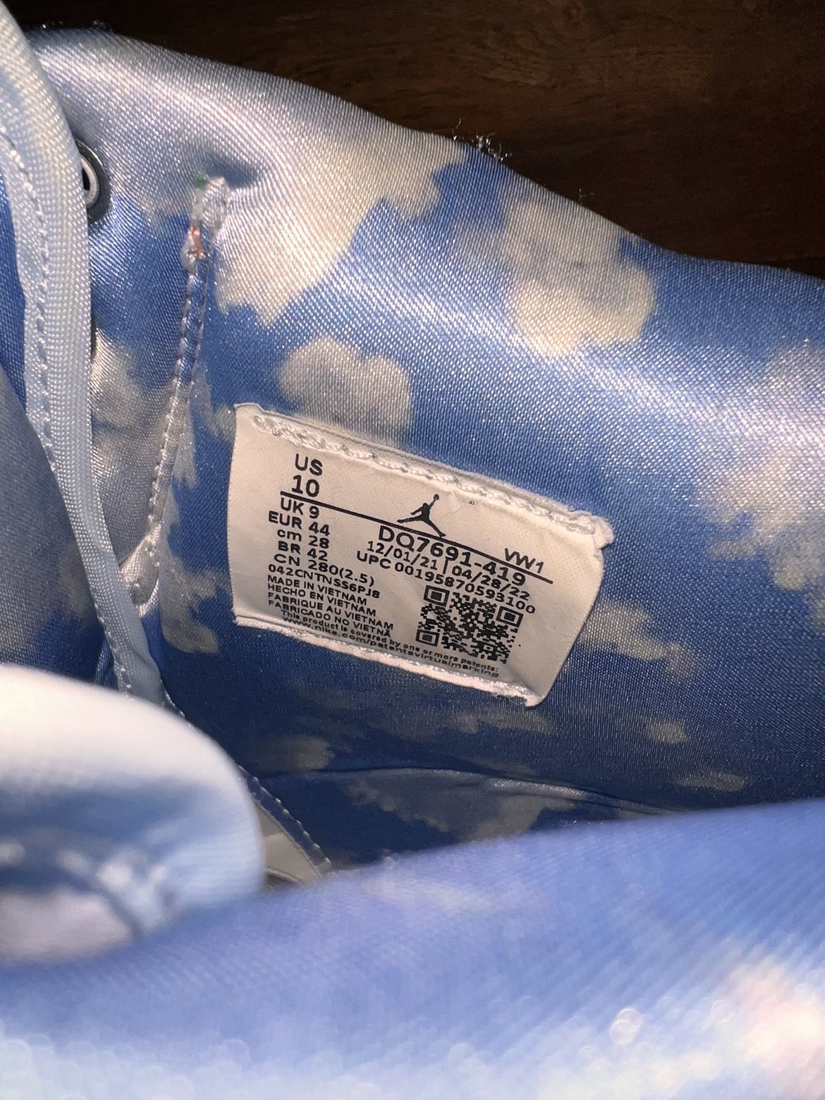 Jordan 2 retro J Balvin image indicator(4)