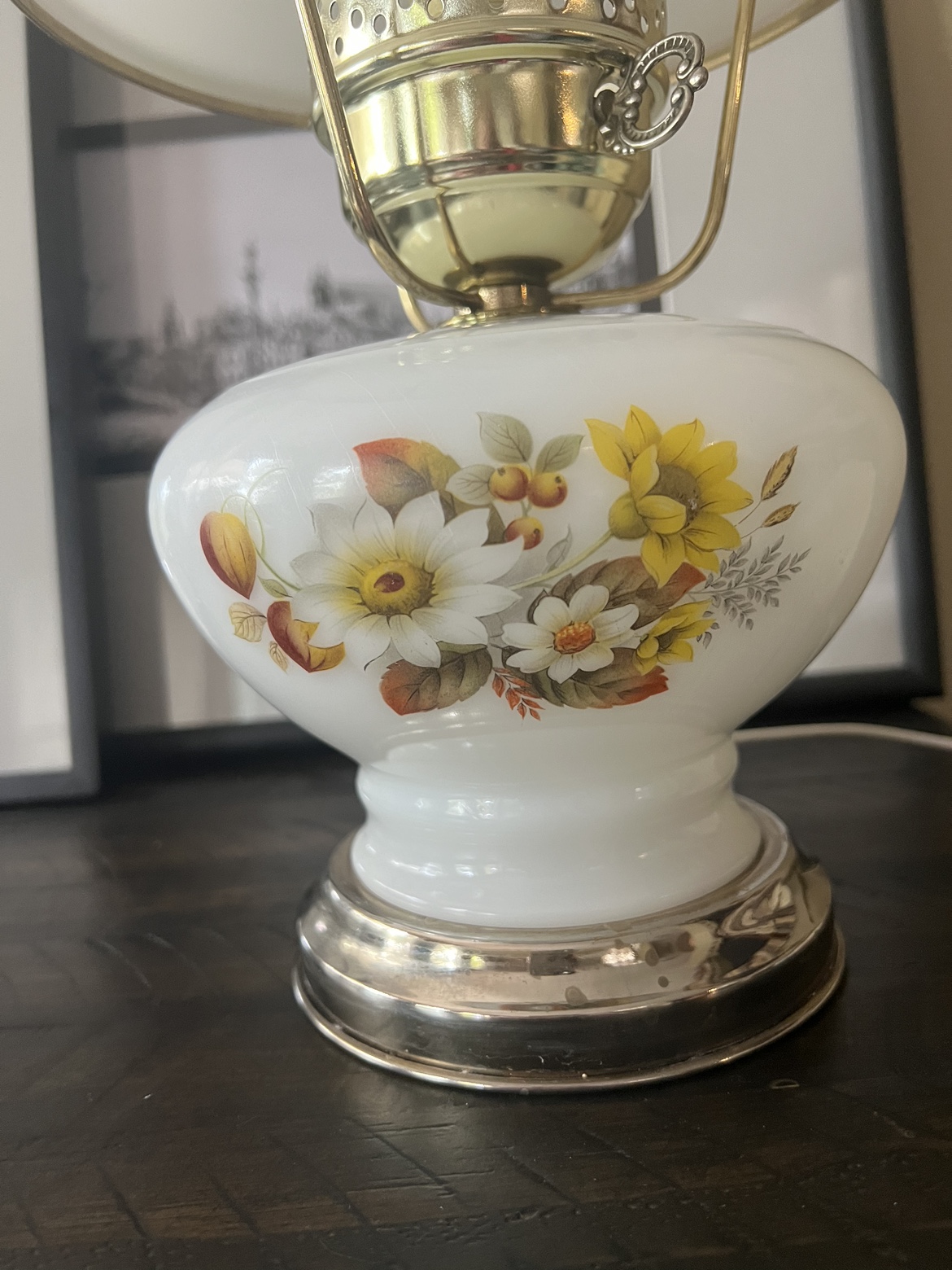 Vintage Milk Glass Lamp - photo 2