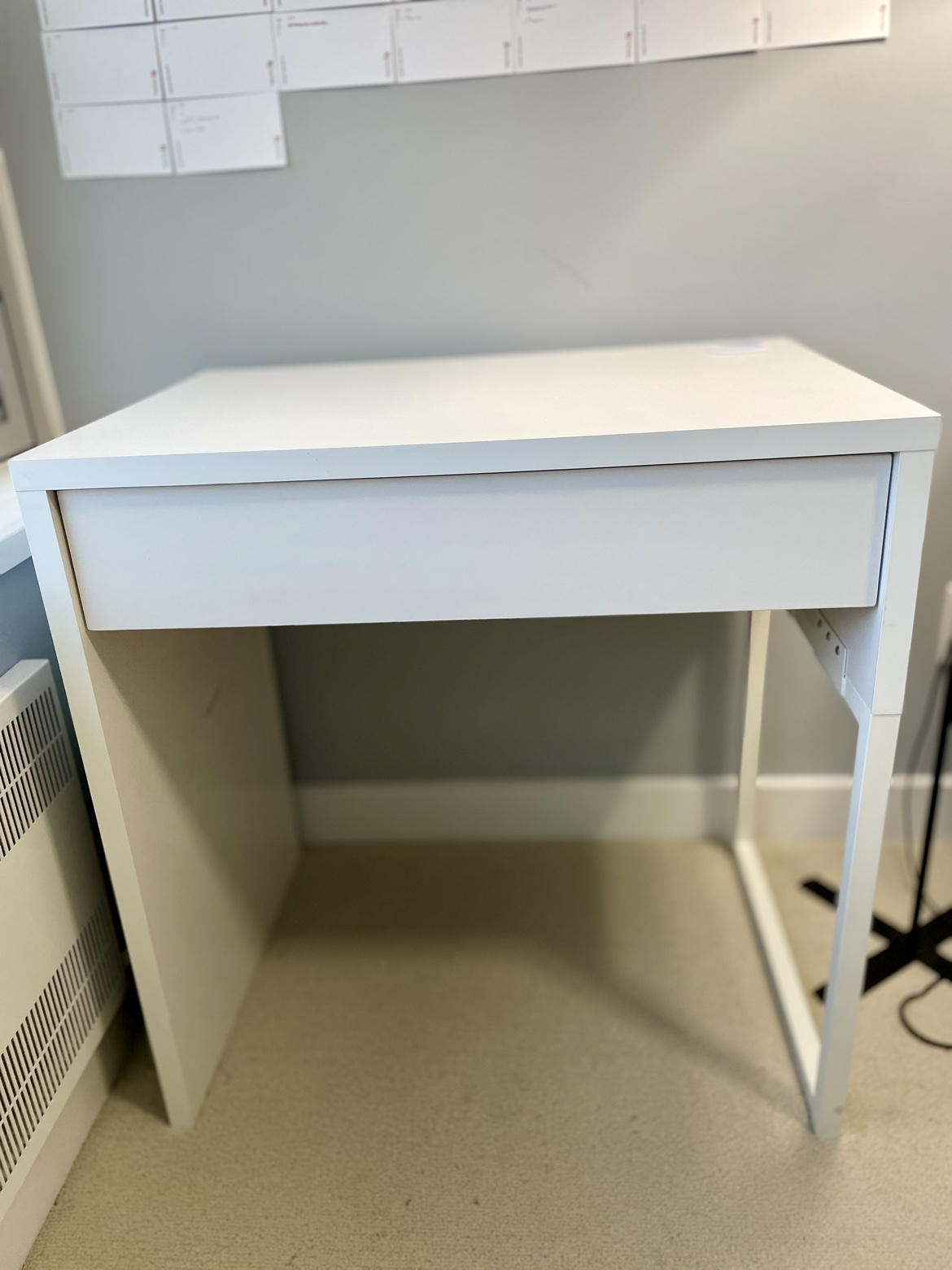 MOVING SALE ‼️ White desk - photo 3