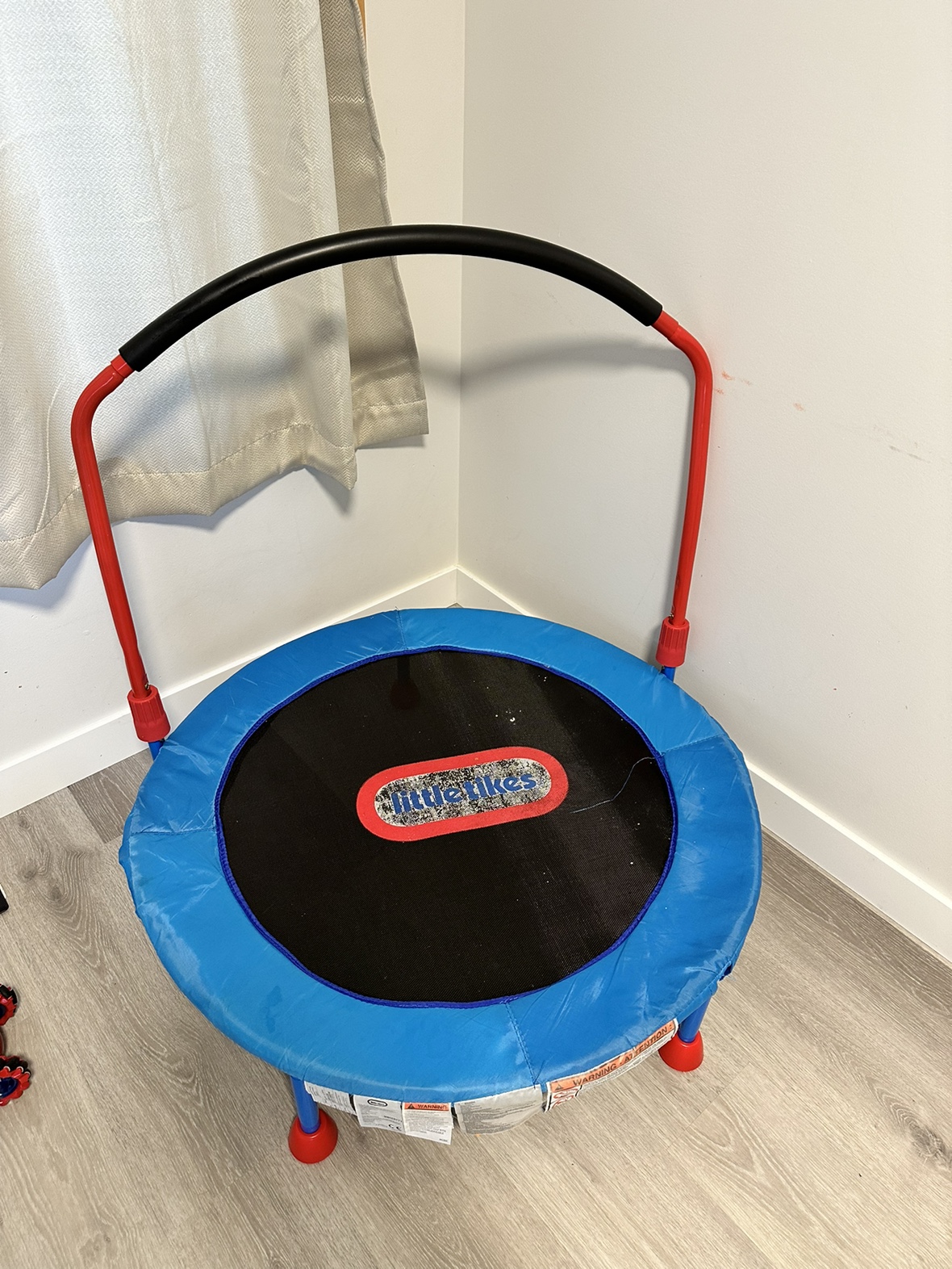 Children jumping bed
