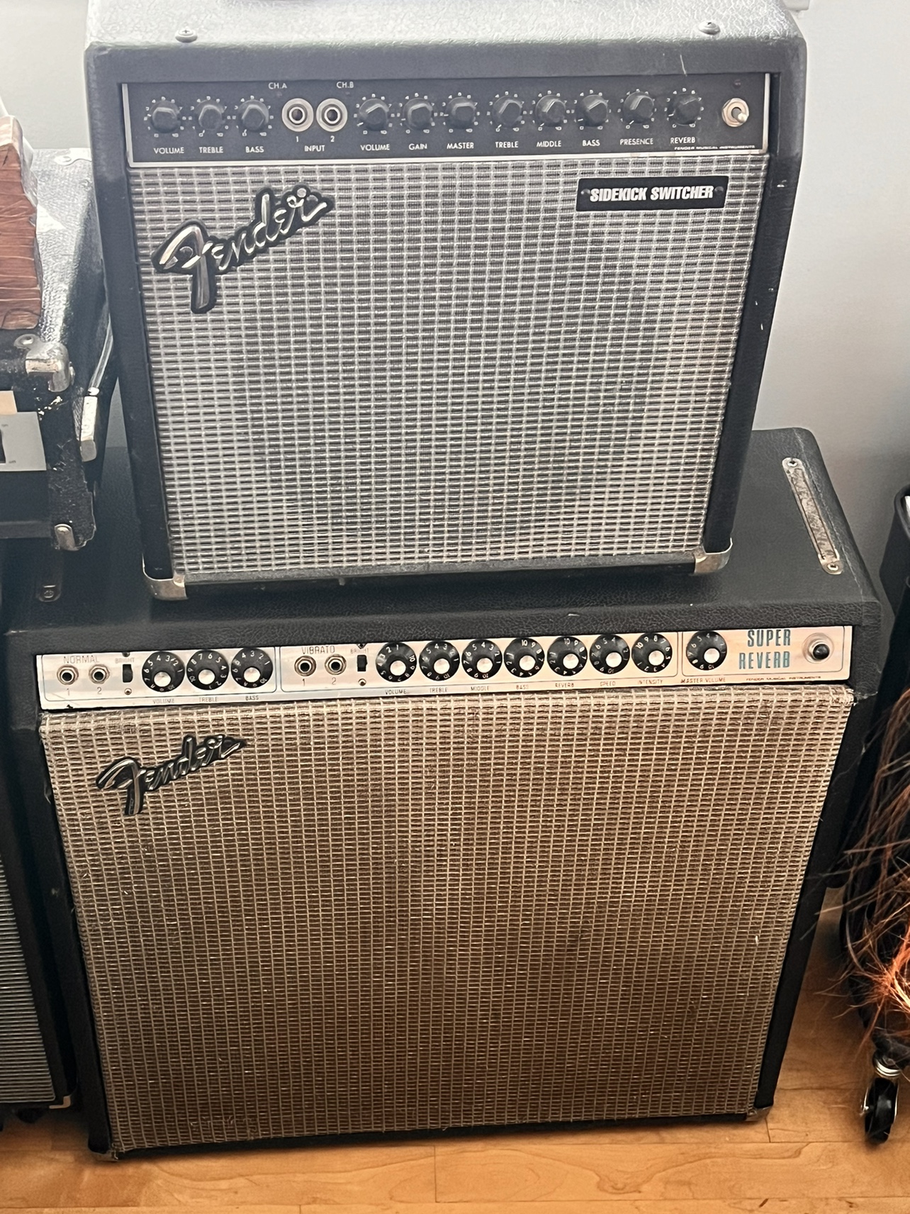 Fender reverb/sidekick switcher