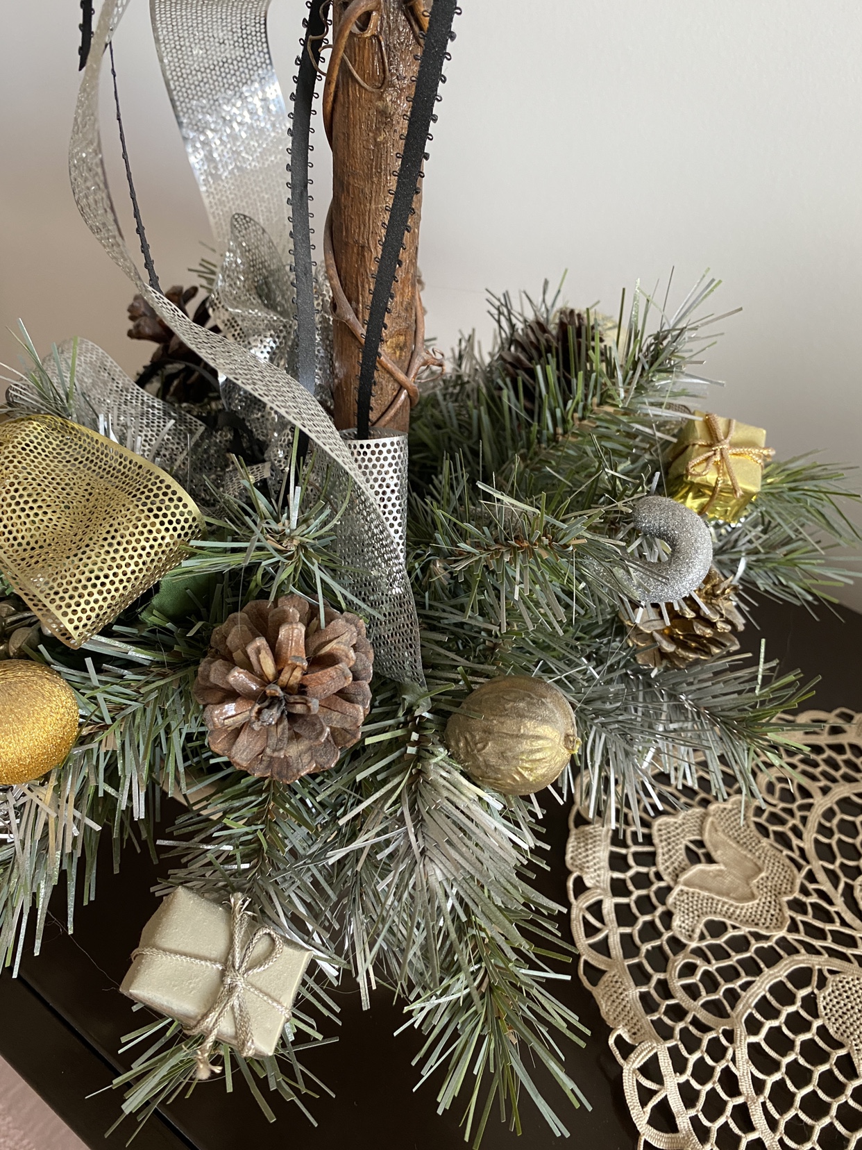 Christmas Center Piece with Ceramic Vase - photo 5