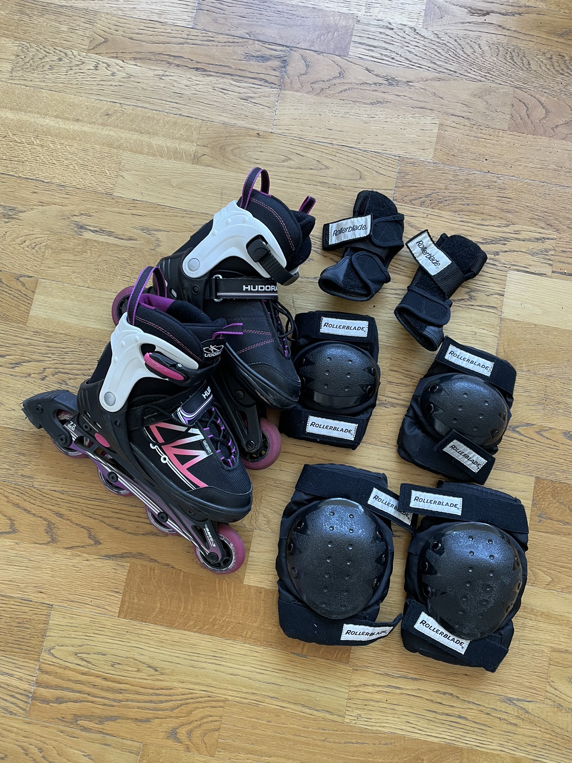 Rollerblades & safety gear, size 6-8 thumbnail