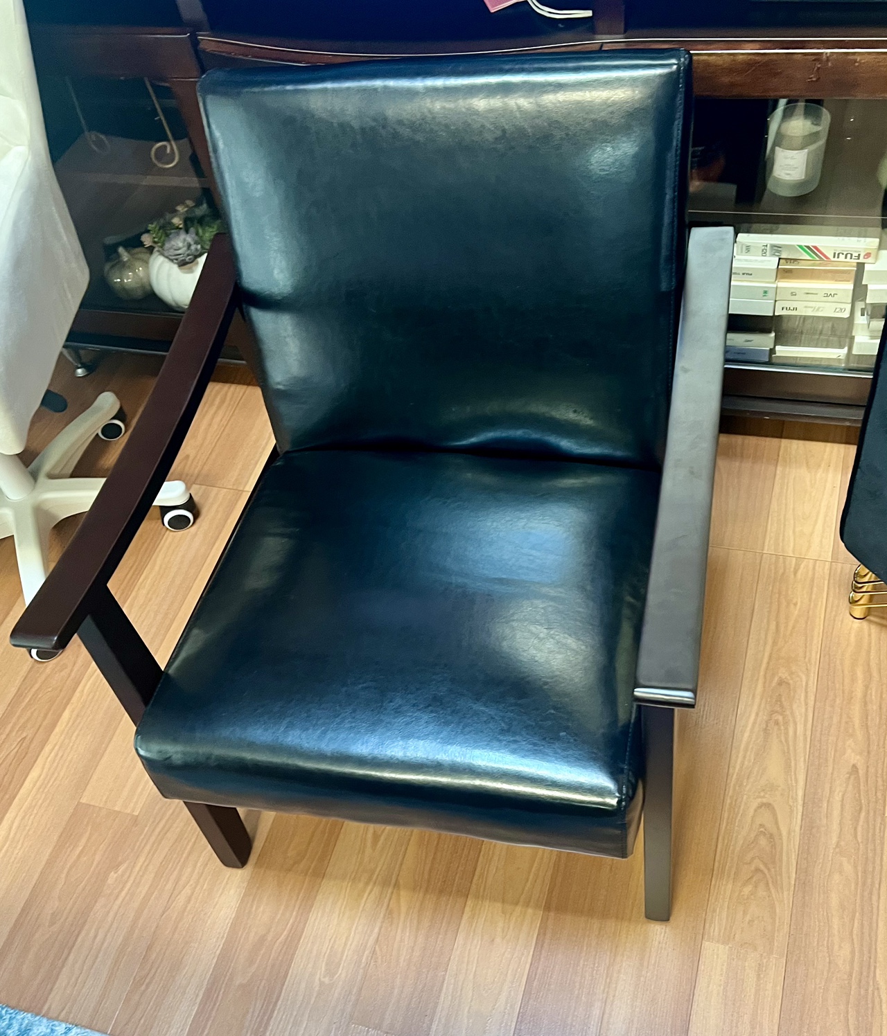 Asmat 24.5" W Faux Leather Armchair - photo 2
