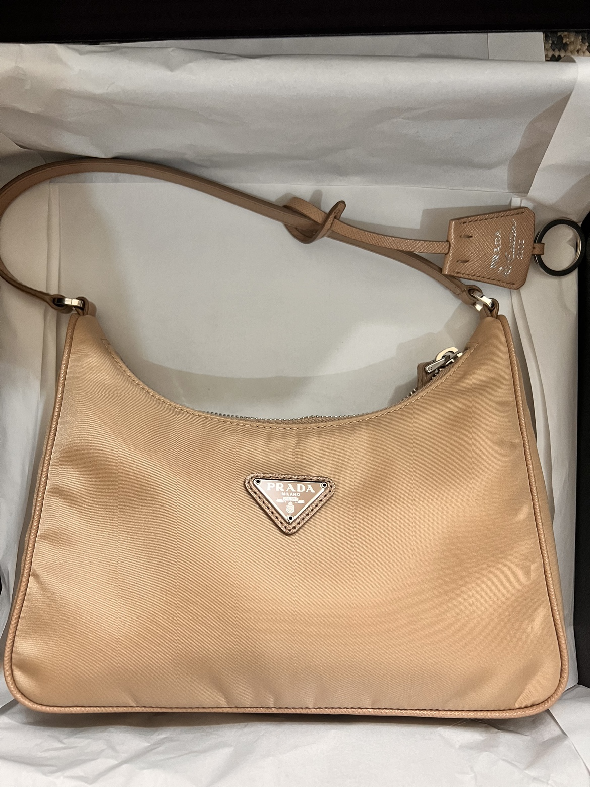 Authentic Prada Re-edition 2005 leather handle