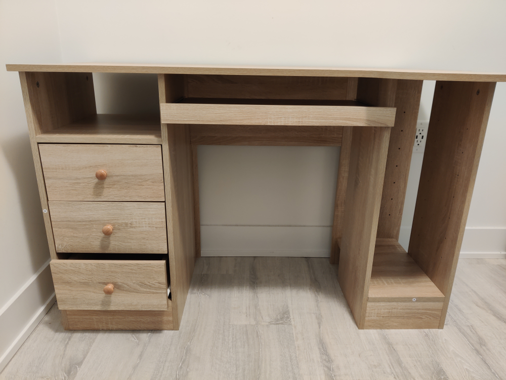 Desk - photo 2