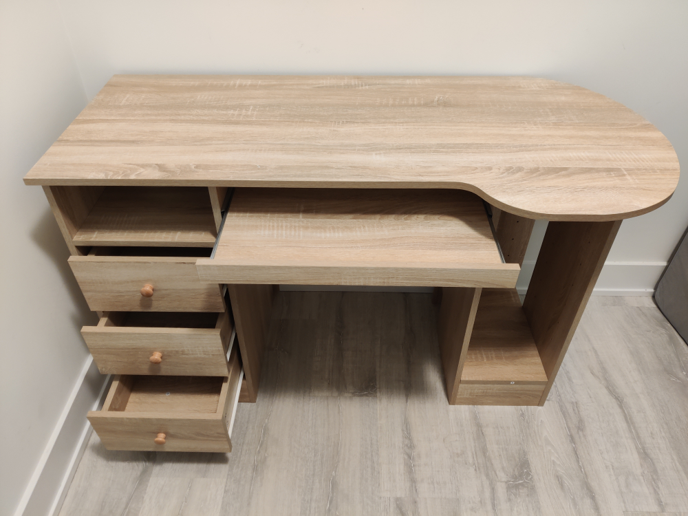Desk - photo 3