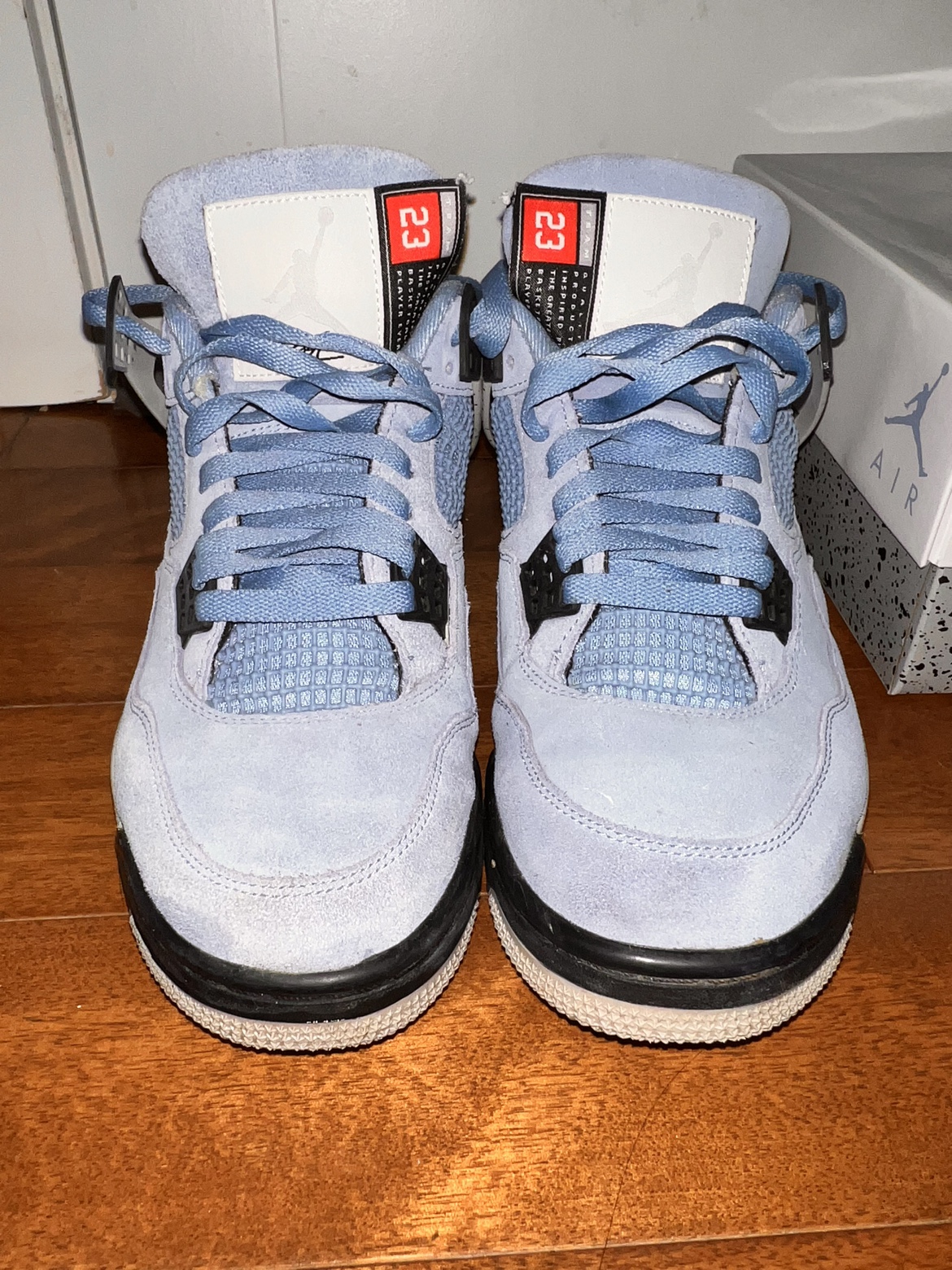 Jordan 4 Retro University Blue image indicator(2)