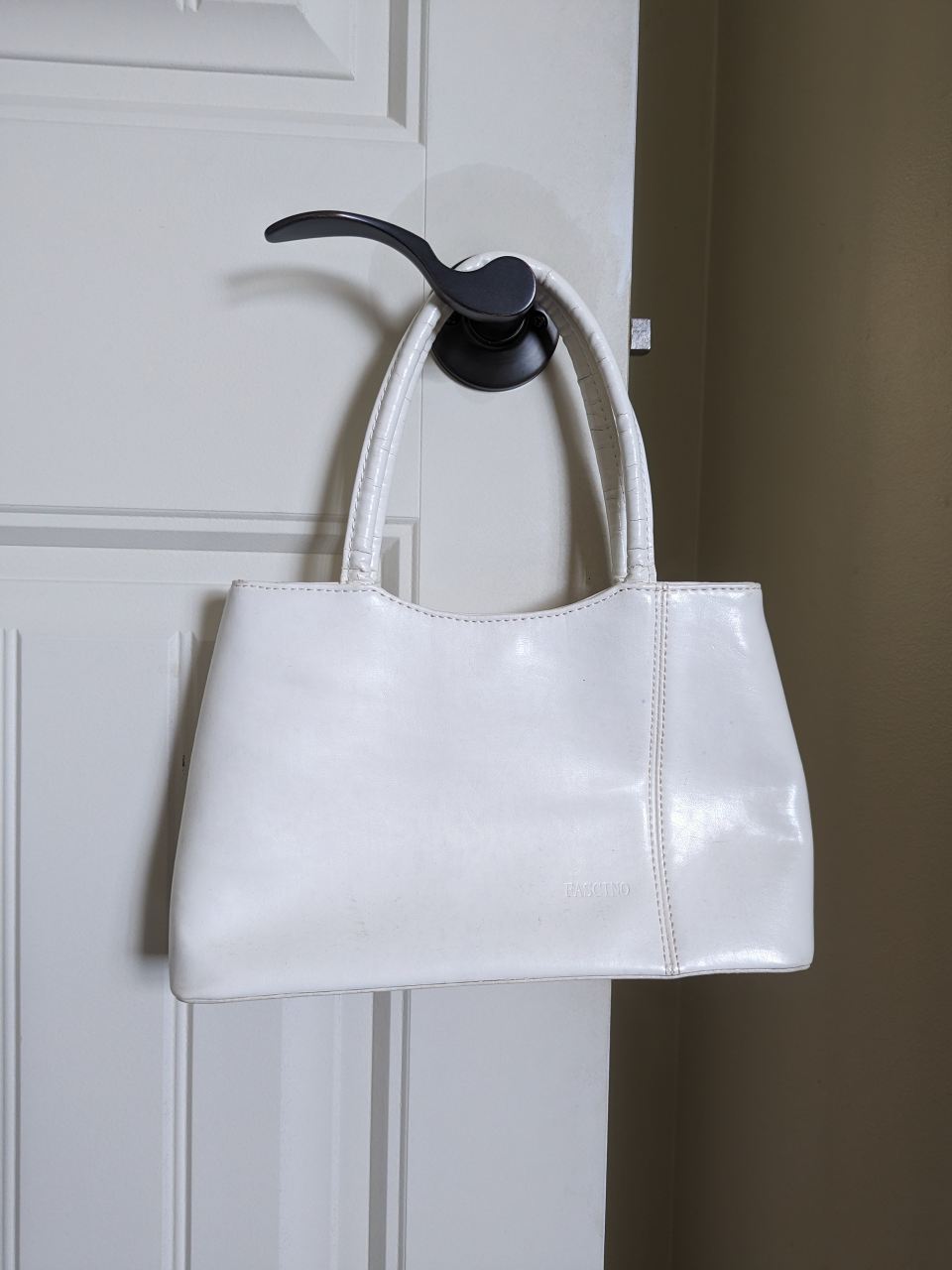 Fascino White Shoulder Bag With Strap
