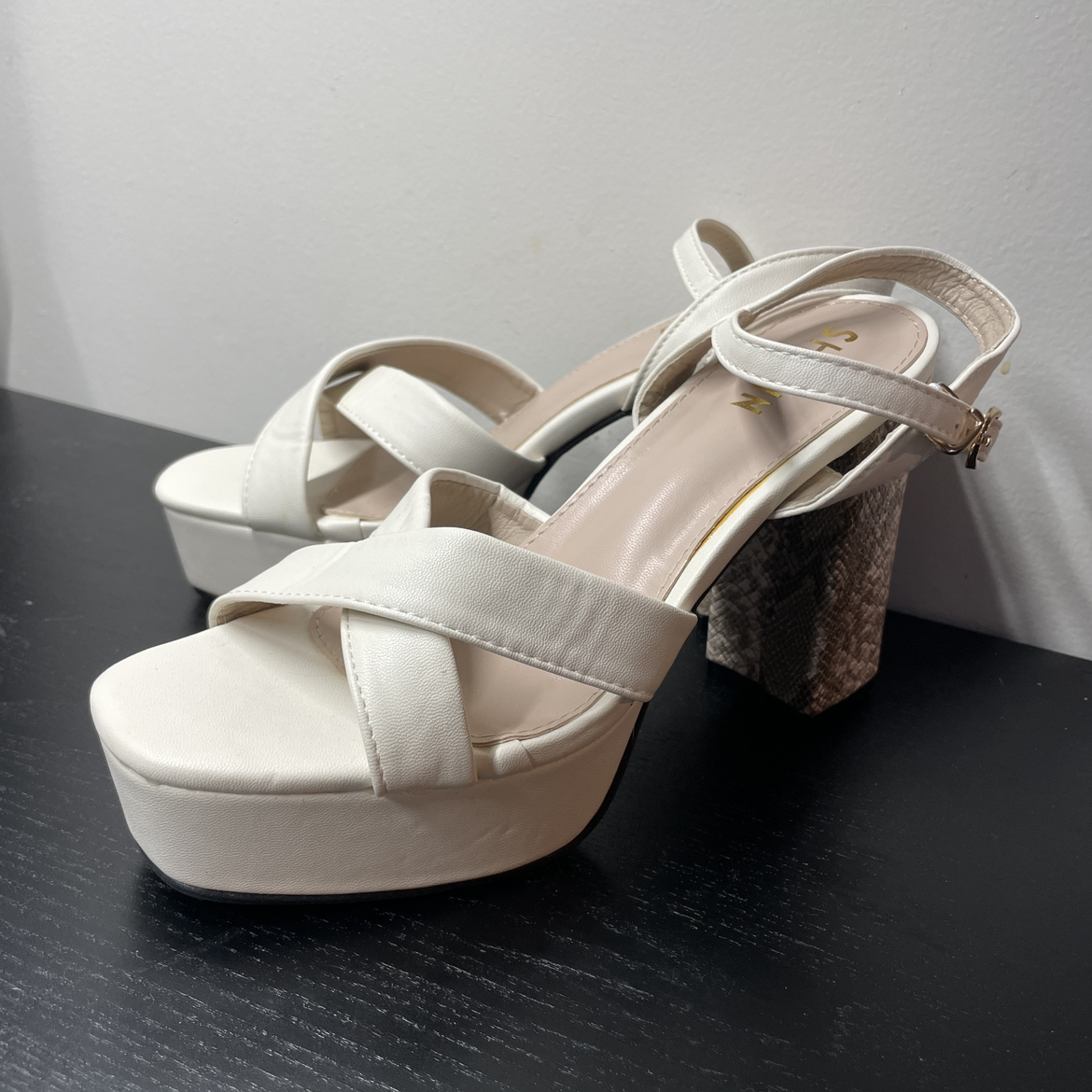 NEW Shein cross strap chunky heels (size EUR37) image indicator(2)