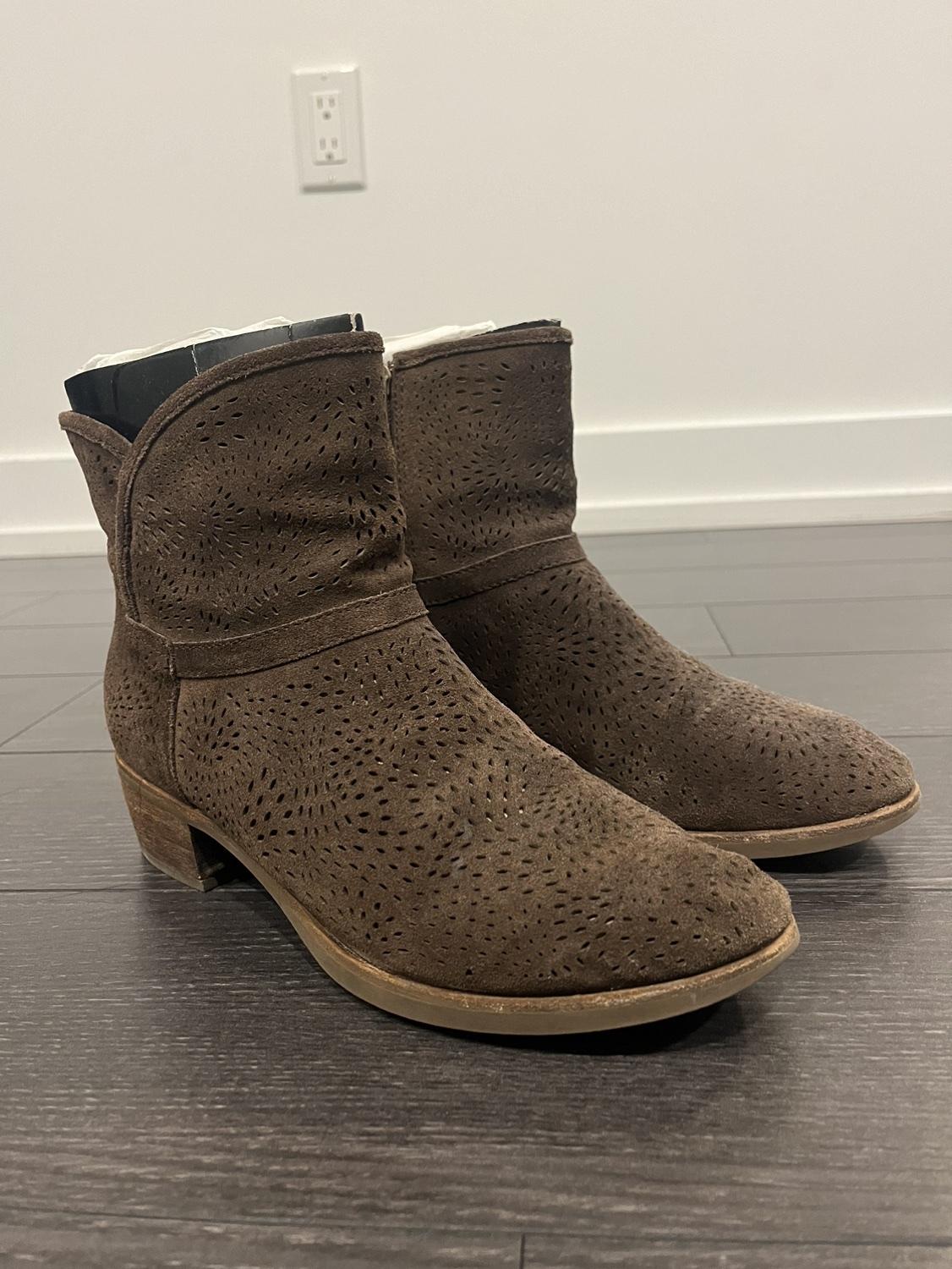 UGG Suede Boots US 9