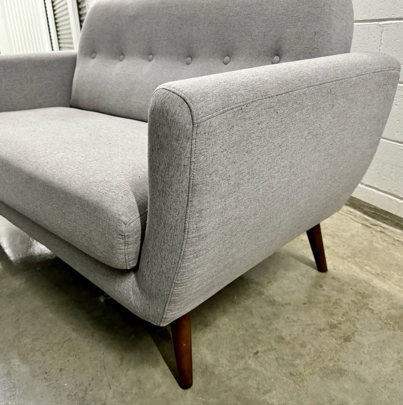Jonquin 58" Round Arms Loveseat - photo 3