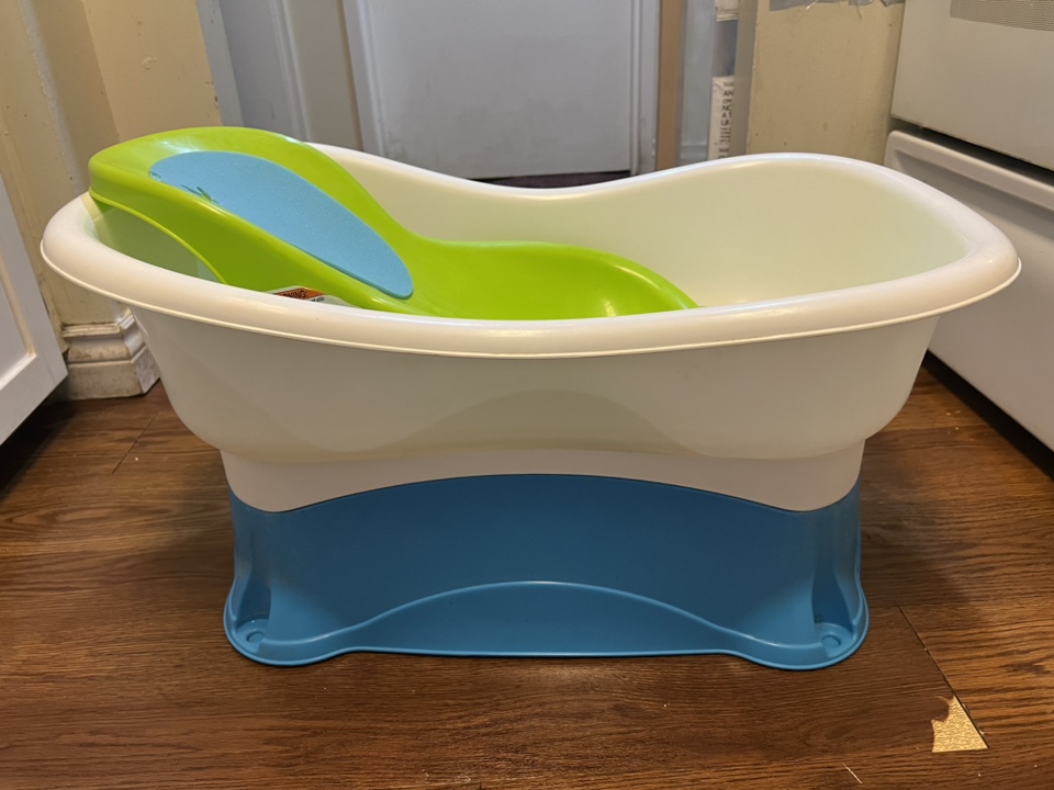 Baby bath tub