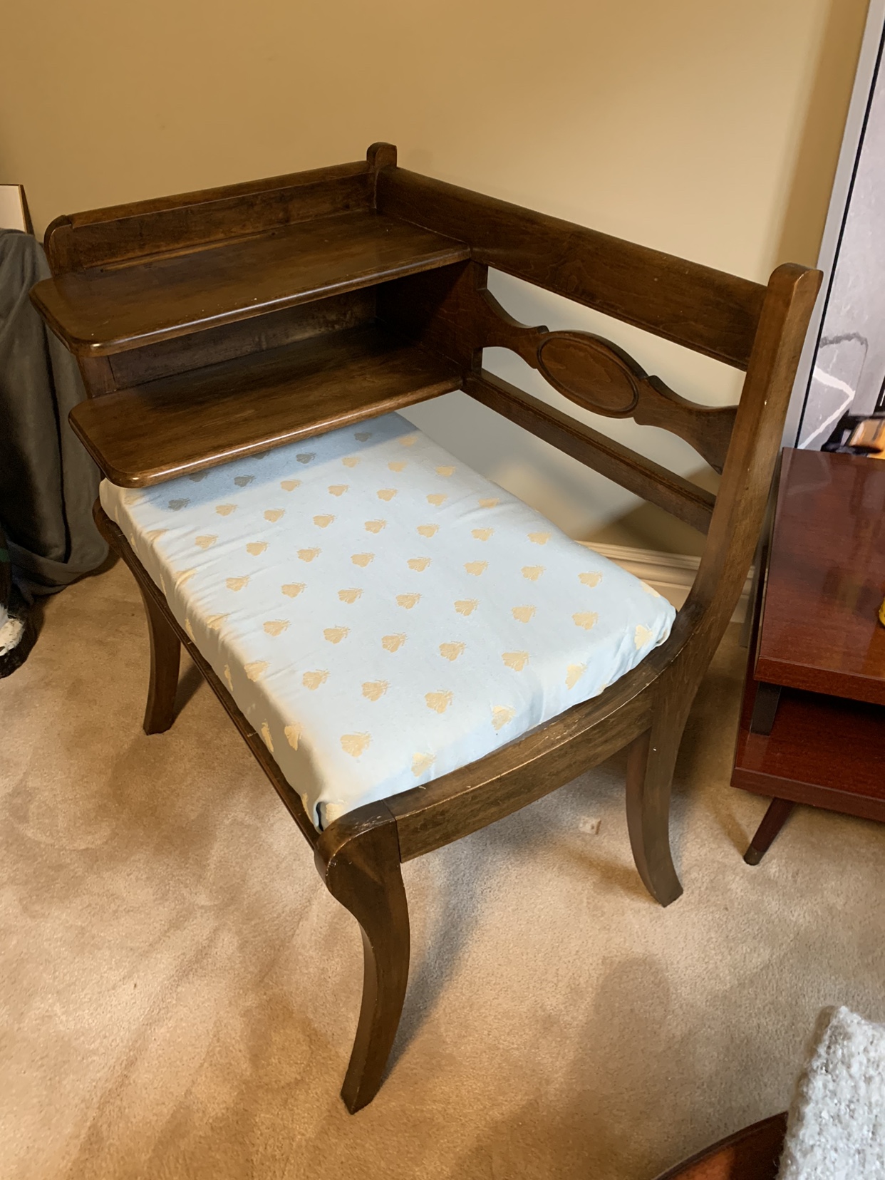 Vintage Telephone Table image indicator(4)