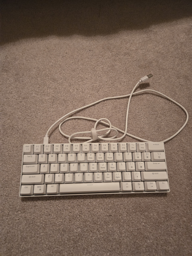 Mcgee white blue switch 60% mechanic keyboard