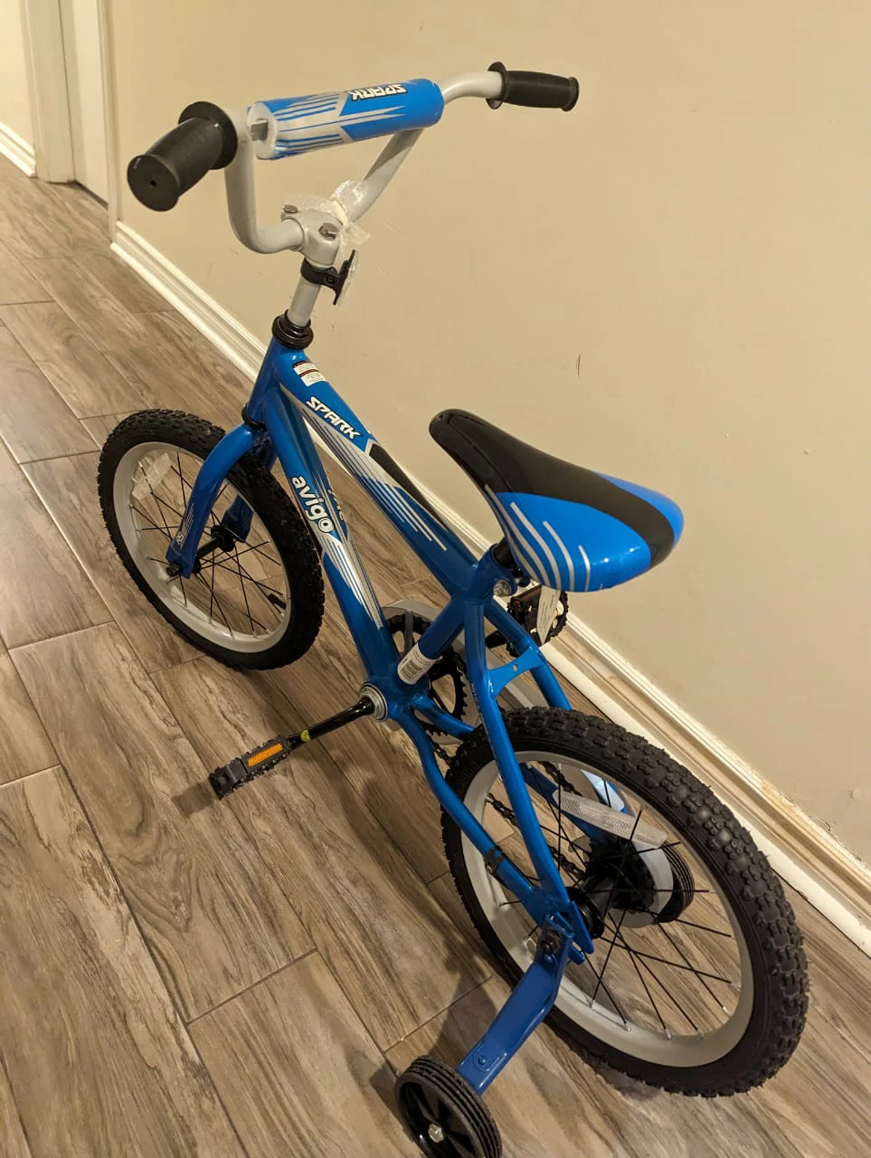 Avigo Spark Bike, Blue - 16 inch - Barely used - photo 4