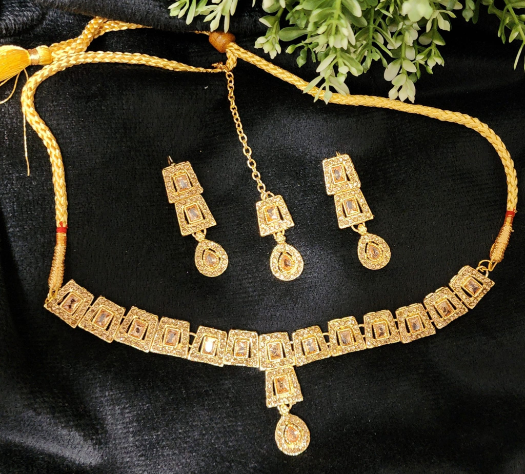 beautiful necklace set with teeka thumbnail