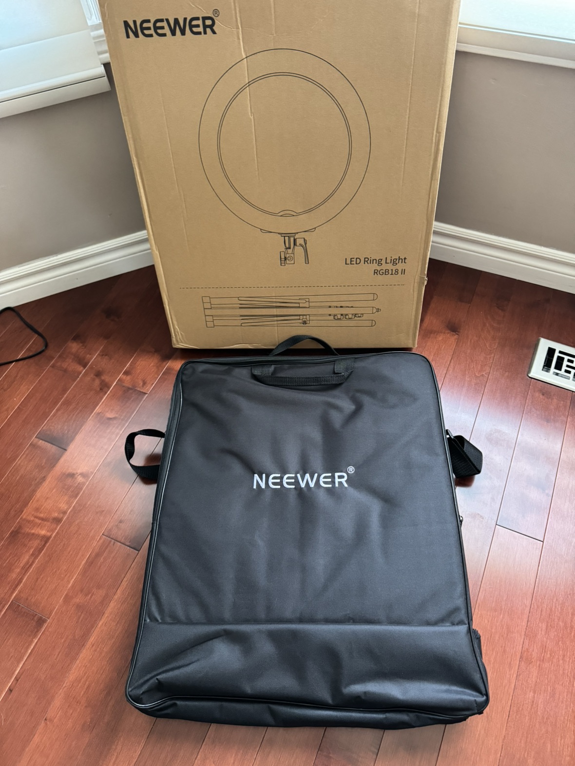 ⭐️Brand New ⭐️- Neewer RGB LED Ring Light + Stand + Pro Features - photo 3