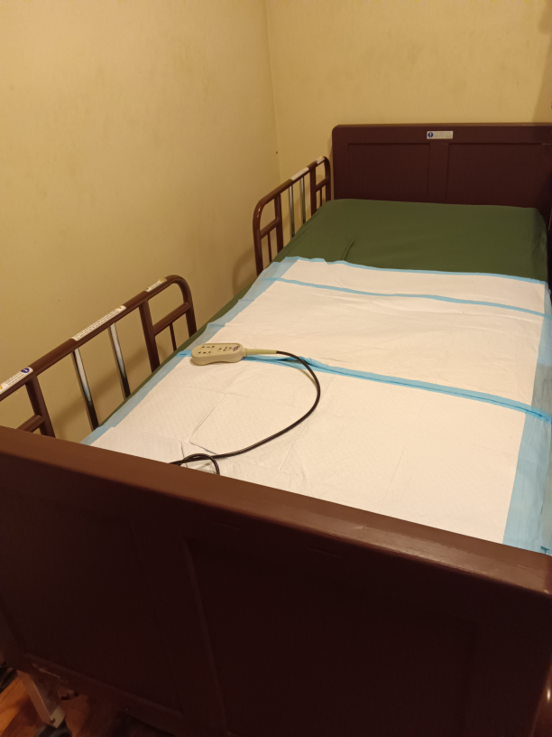used home hospital  bed .new mattress - photo 2