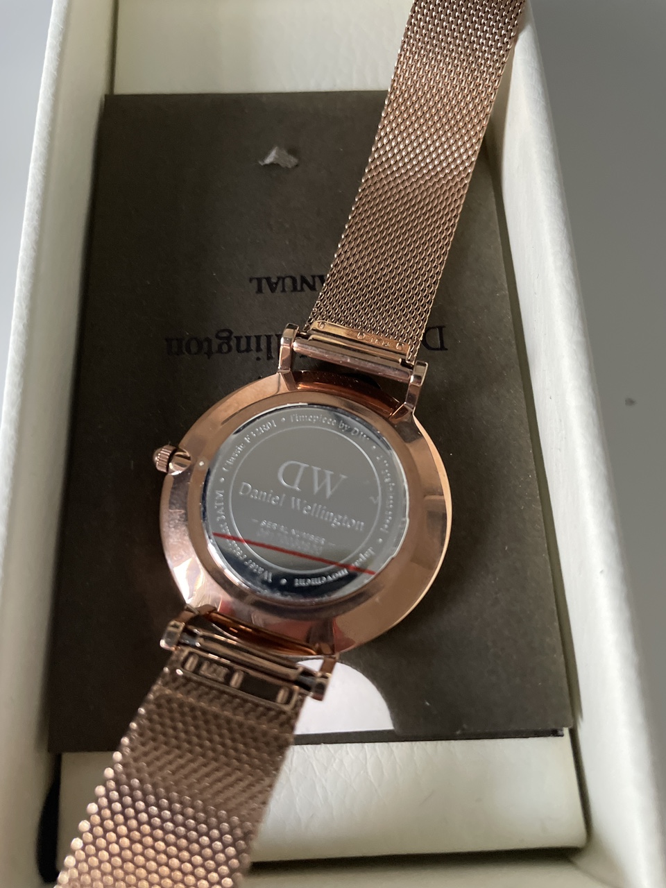 Daniel Wellington brand new watch for women image indicator(3)