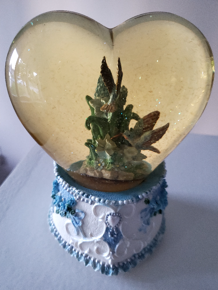 MUSICAL HEART SHAPED SNOW GLOBE HUMMINGBIRDS FLOWERS