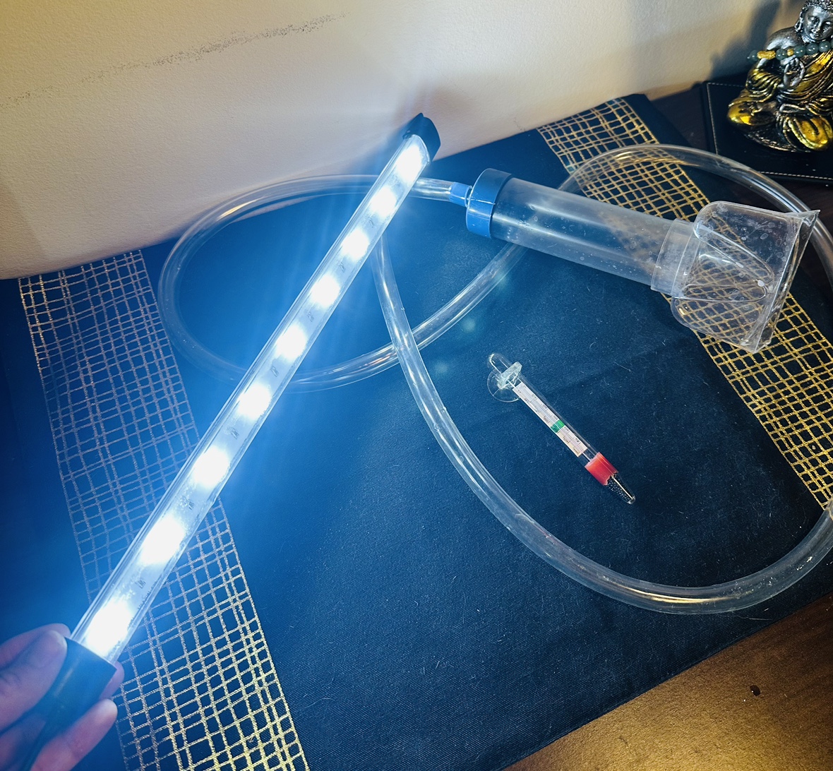 Aquarium LED light, termometre and aquarium vacuum cleaner!