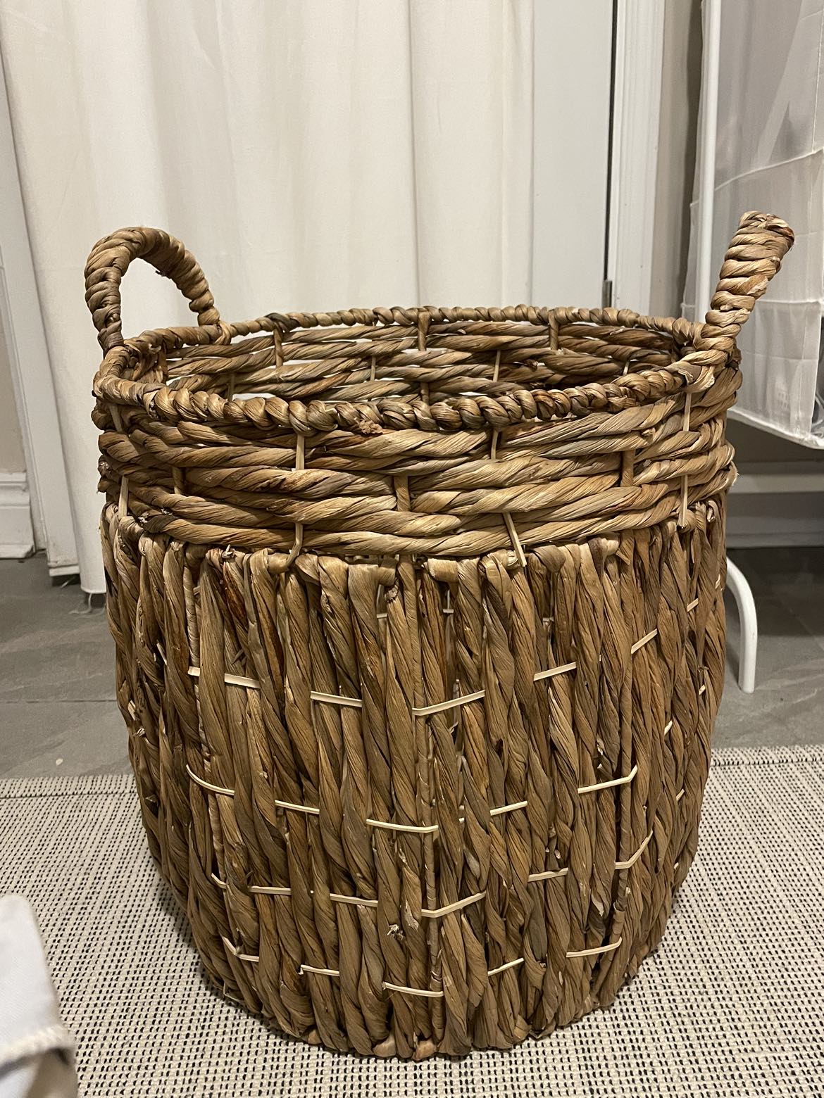 Wicker basket thumbnail