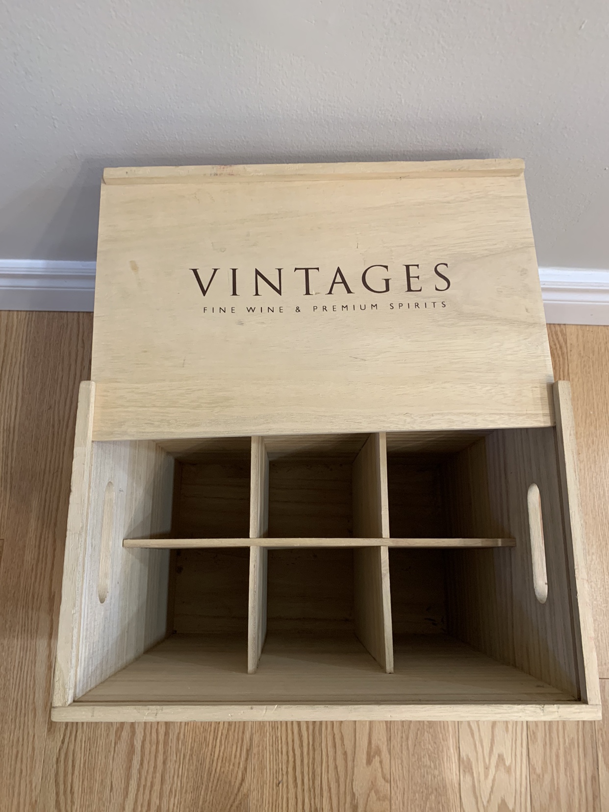 LCBO Vintages 6 Bottle Wine Crate image indicator(3)
