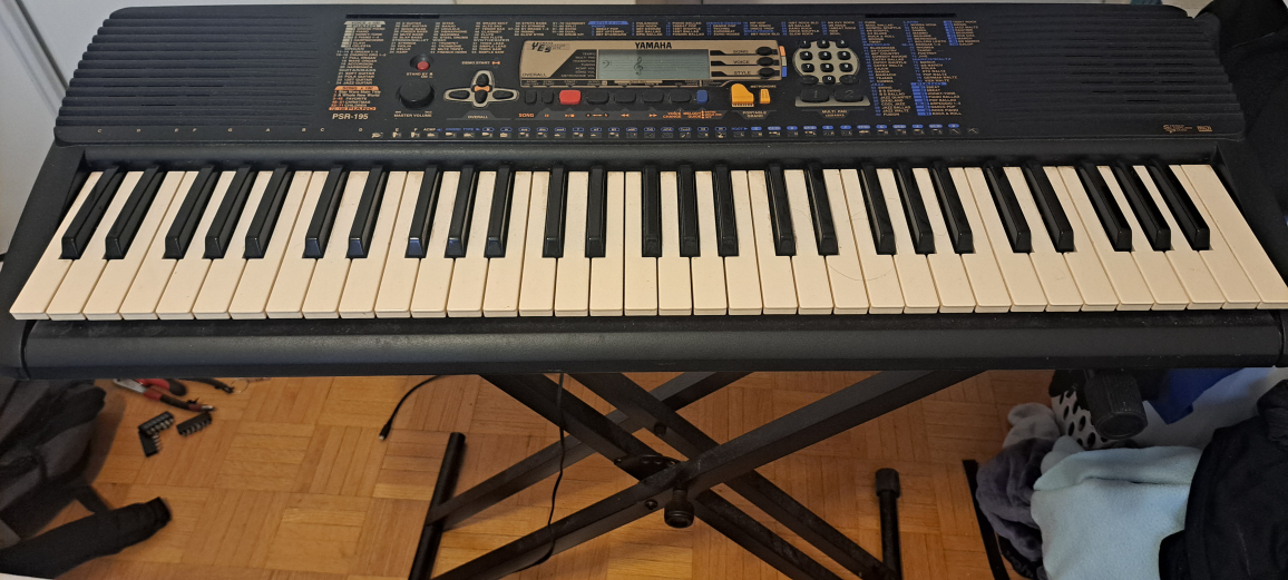 Yahama keyboard PSR-195 + keyboard stand thumbnail