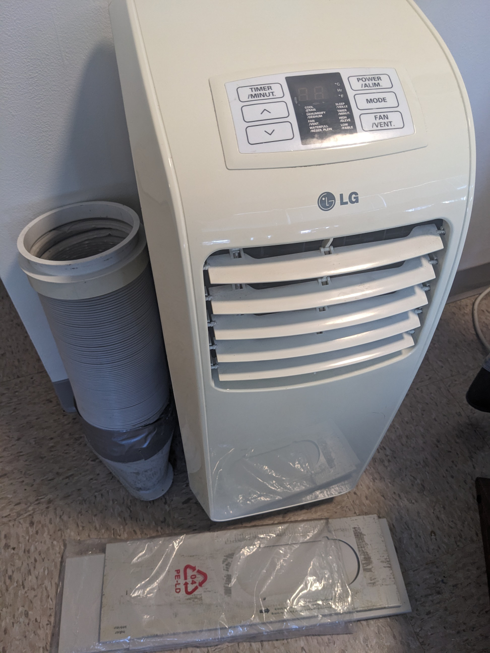 LG portable air conditioner $159 - Westend image indicator(3)