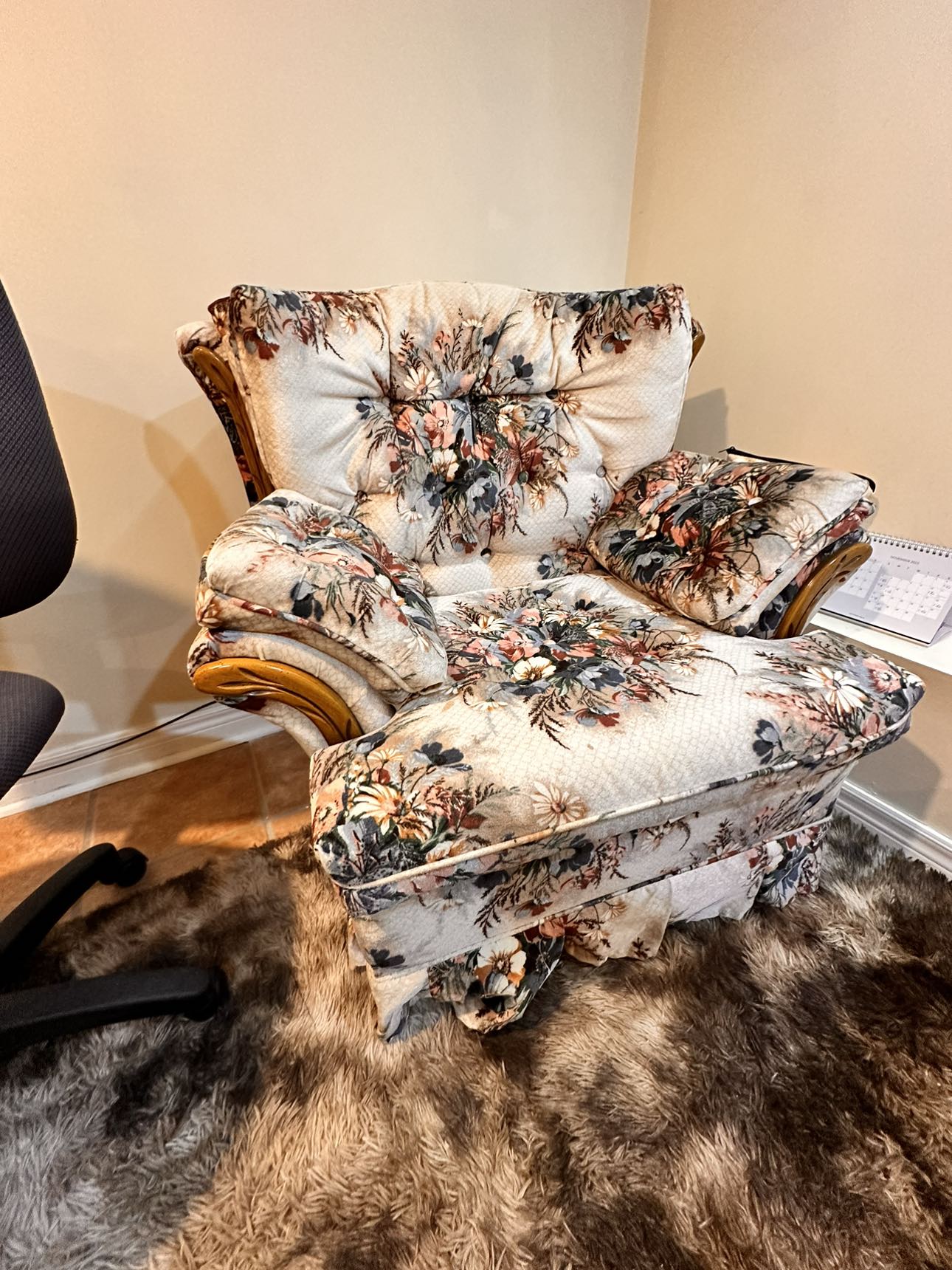 Free Sofa set (An armrest, A love seat, and an ottoman)