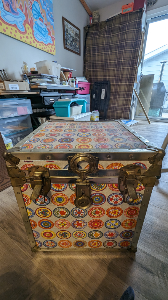 Vintage cube shaped trunk/chest - photo 2
