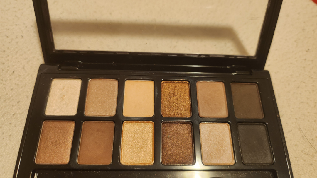 MAYBELLINE - The Nudes Eyeshadow Palette image indicator(2)