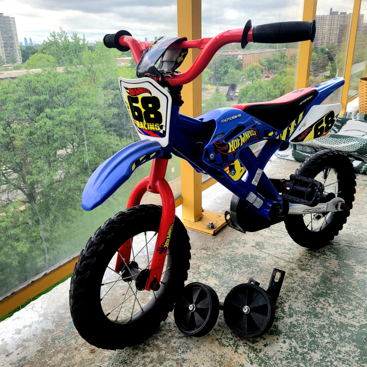 Hyper Hot Wheels Children's Bike 12 inch with training wheels - photo 2