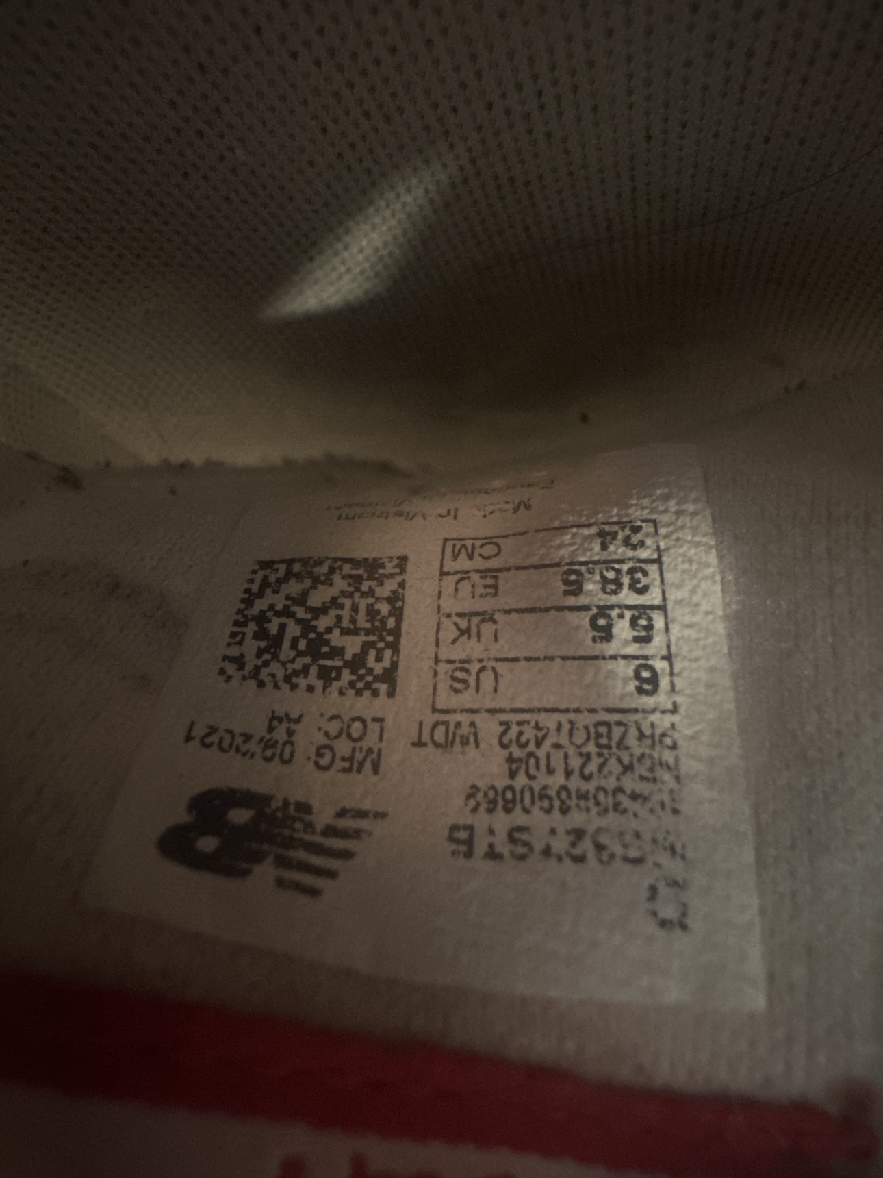 Two newbalance shoes. - photo 2