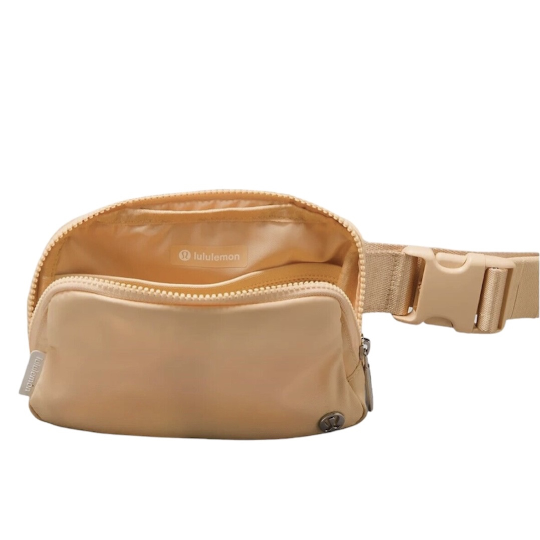 Lululemon Everywhere Belt Bag image indicator(2)
