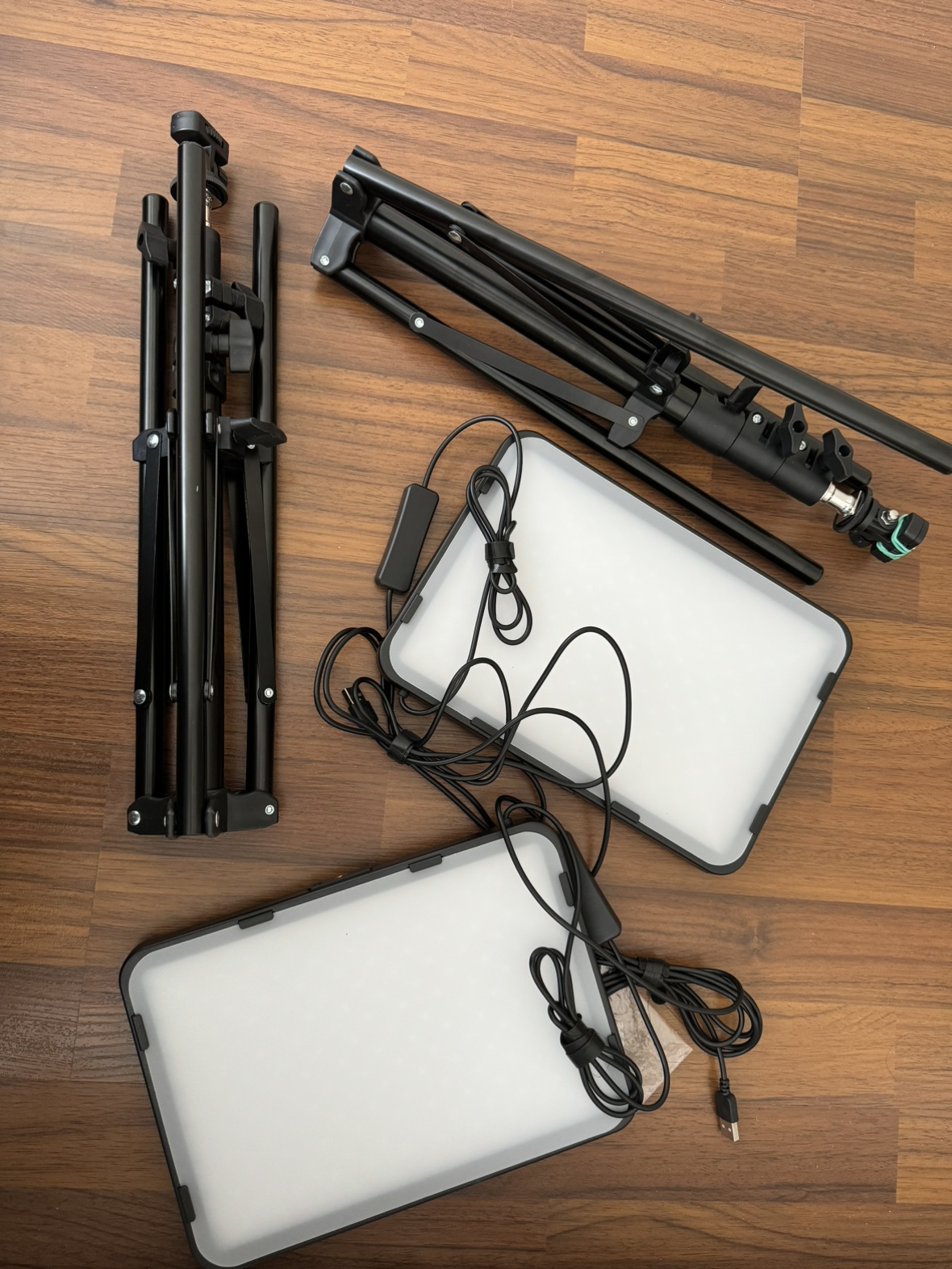 LED LIGHT PANELS WITH TRIPODS thumbnail