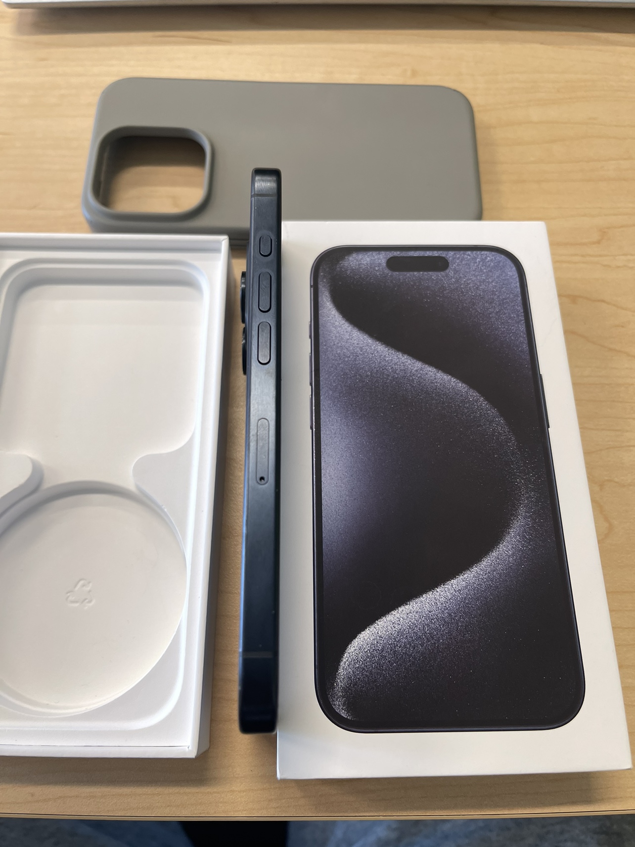 iPhone 15 pro - photo 3