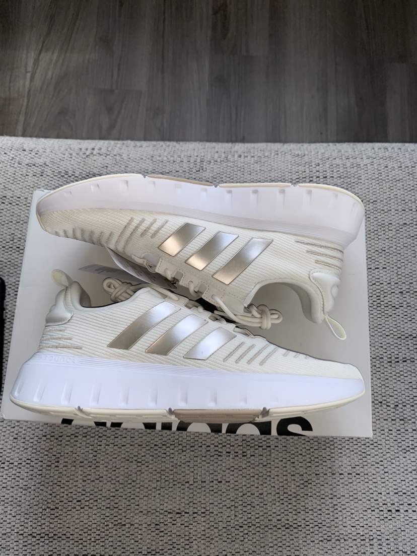 Adidas Swift Run White / Gold - Sizes 8.5 & 9
