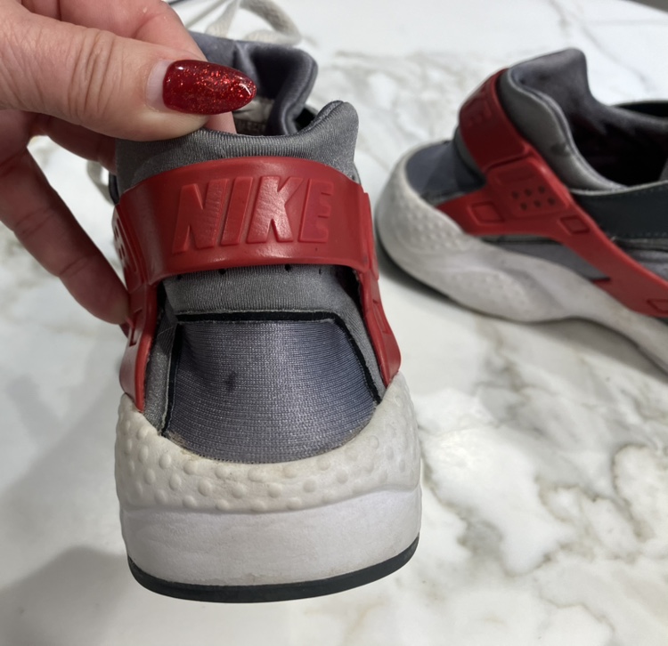 NIKE running shoes , size US 6.5 Y plus kids sunglasses bonus image indicator(2)