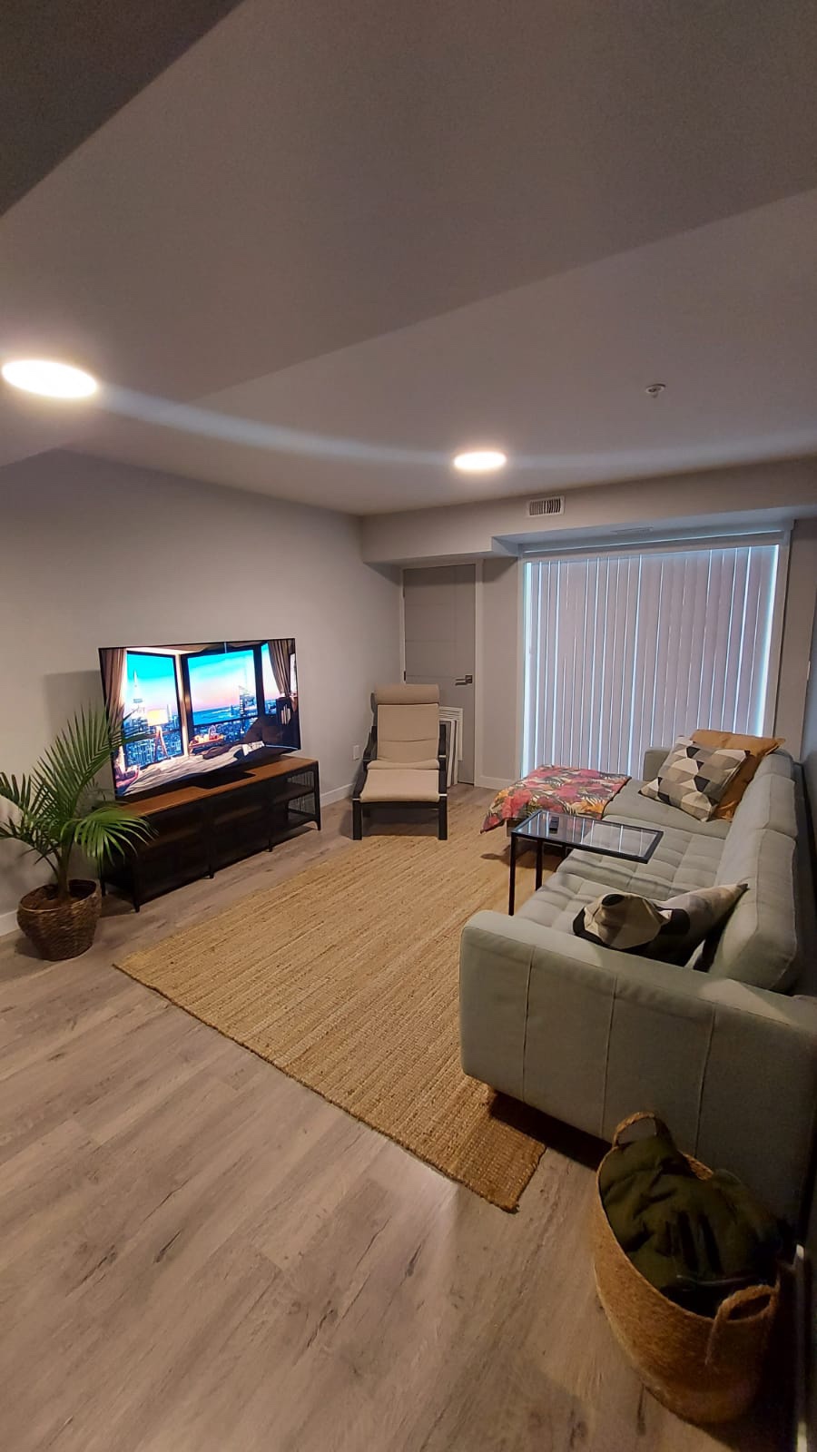 Big, beautiful rug - photo 2