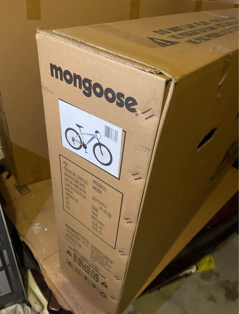 Mongoose Flatrock mountain bike, 21 speeds, 26 inch wheels thumbnail