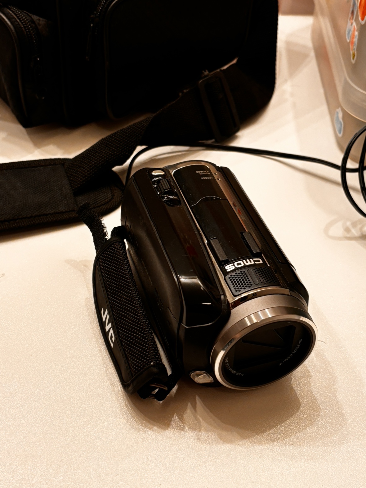 JVC Everio 40GB Hard Disk Drive High-Definition CamcordeR - photo 4