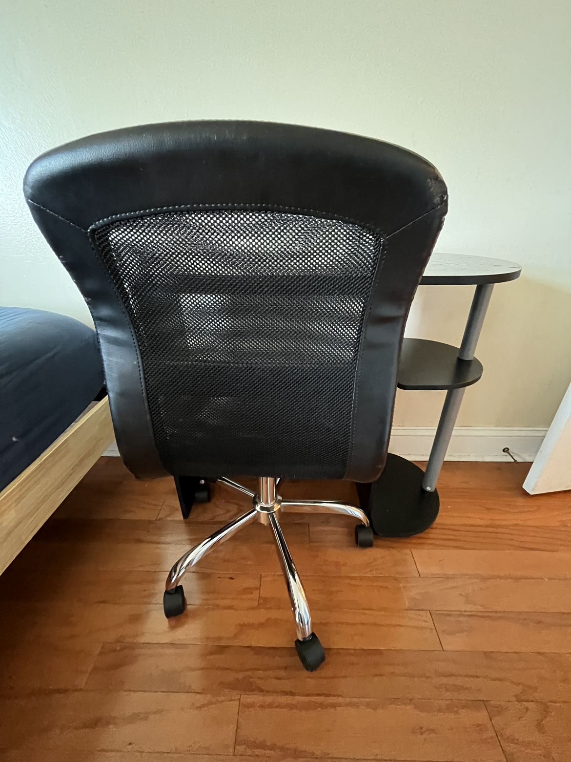 Small working table with chair - photo 2