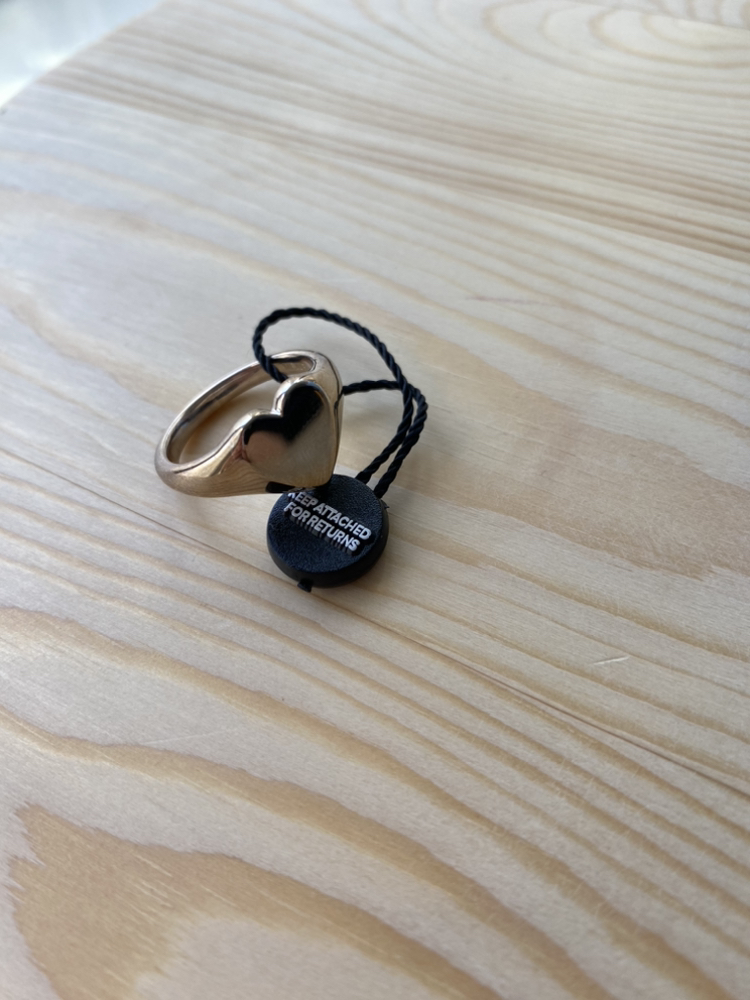 Mejuri Silver Large Heart Signet Ring image indicator(3)