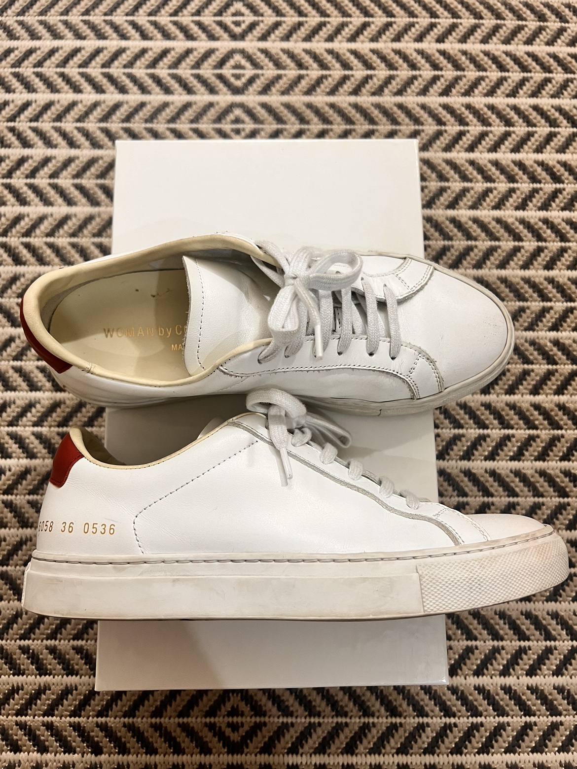 Common projects sneaker. Size 6 womans