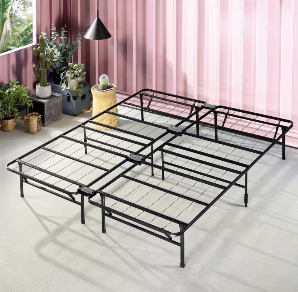King size metal bed frame / Foldable