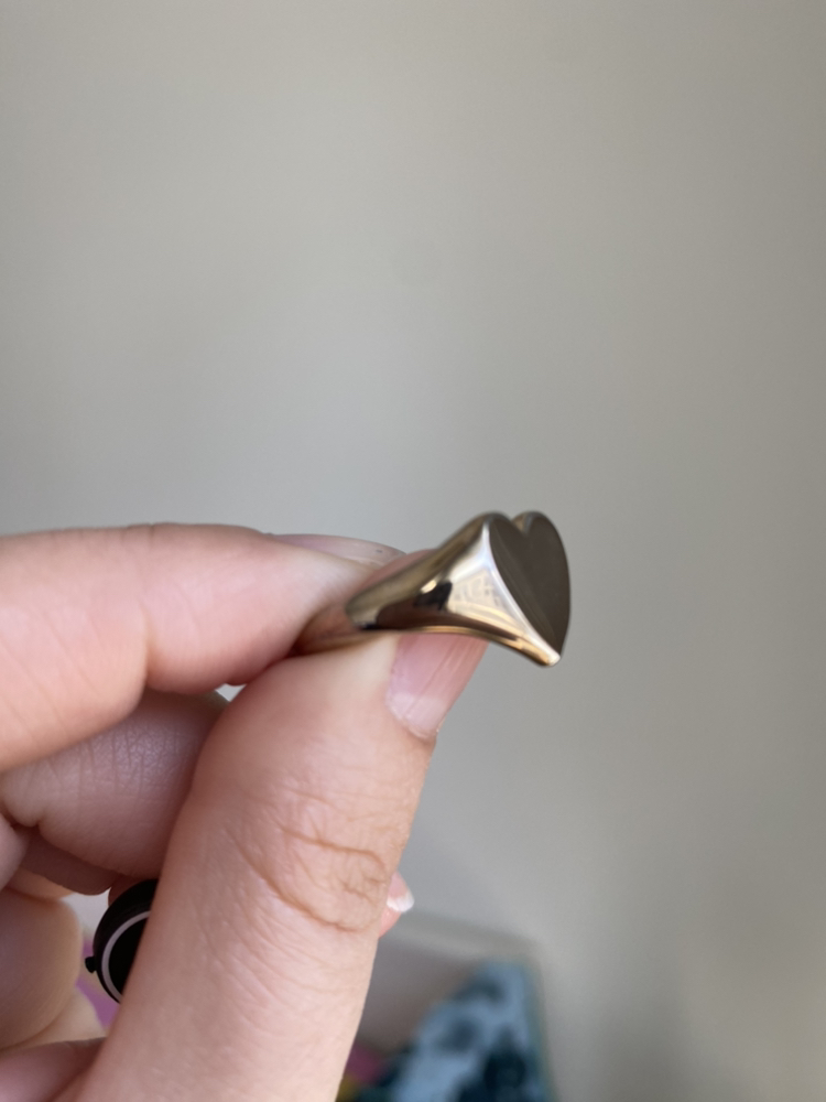 Mejuri Silver Large Heart Signet Ring image indicator(2)