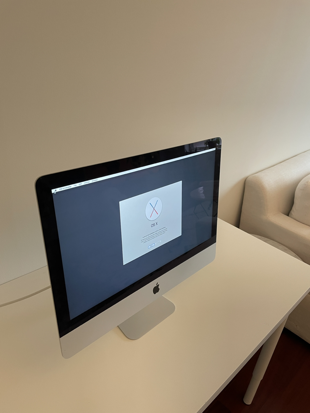 Apple iMac 21.5-inch (Mid-2014) Core i5 1.4GHz