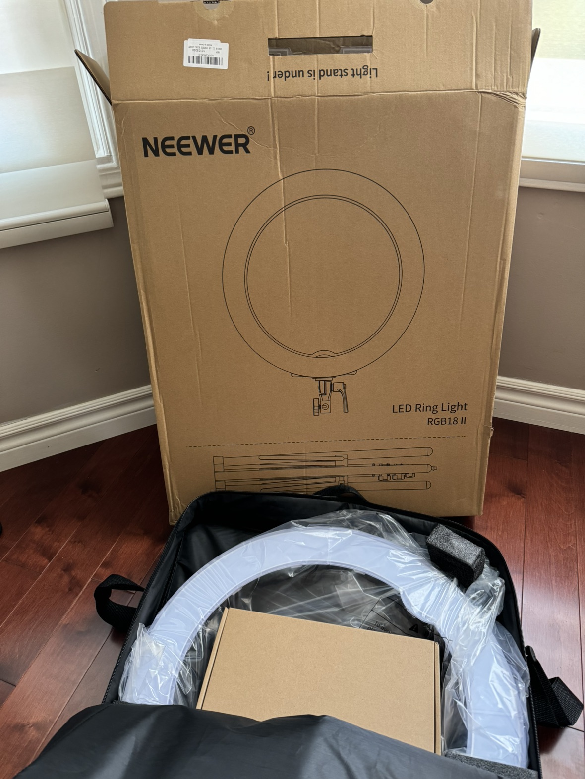 ⭐️Brand New ⭐️- Neewer RGB LED Ring Light + Stand + Pro Features - photo 2